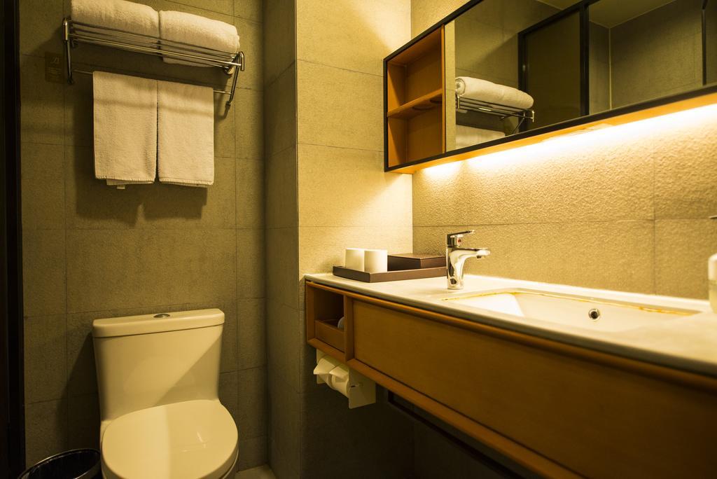 Ji Hotel Shanghai Hongqiao Zhongshan West Road Bagian luar foto